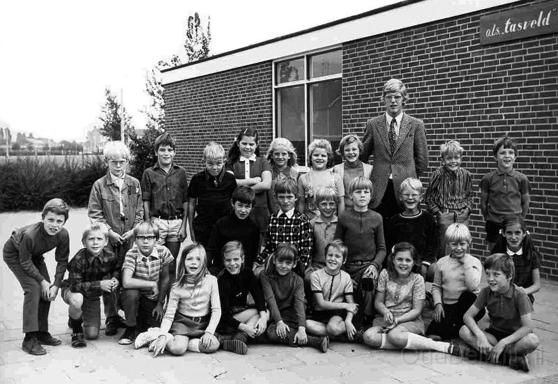 Schoolfoto Tasveld klas 4 1967 - 1968.jpg